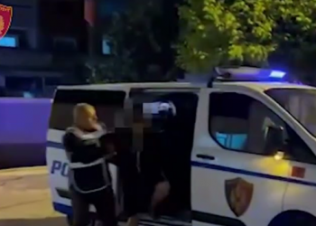 Gjykata mbyll në burg shokun e Berberit, u kap me armë shumë pranë hotelit të Muçllarëve