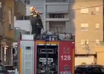 Përfshihet nga flakët një apartament në Tiranë