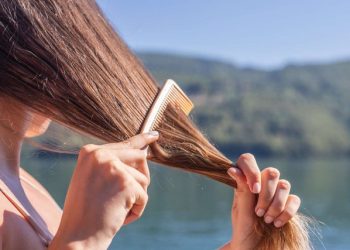 3 hapa efikase për të mbrojtur flokët në sezonin veror