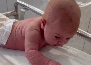 “A është normale kjo?”/ Foshnja tre-ditëshe shkakton ‘panik’ te e ëma