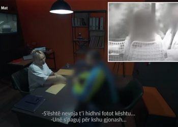 Dyshon se bashkëshortja doktoreshë e tradhton/ Burri përplas fotot i revoltuar në tavolinë, çfarë zbuloi ai (VIDEO)