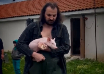 Pamje të reja nga filmi “Në kuadër të dashurisë”, ‘aktori’ më i ri, një…