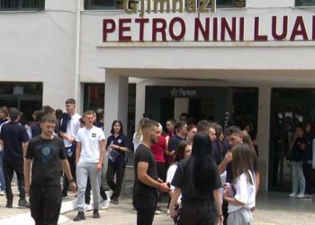 Në 5 vite, 7 mijë maturantë më pak në provime