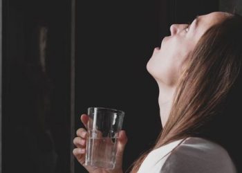 Ja ca metoda të shpejta për të shpëtuar nga dhimbja e grykës