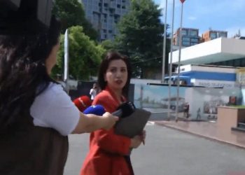 “Nuk ka qenë ndonjëherë kolegu im”/ Deputetët dhe ministrat “lajnë duart” me Dakon