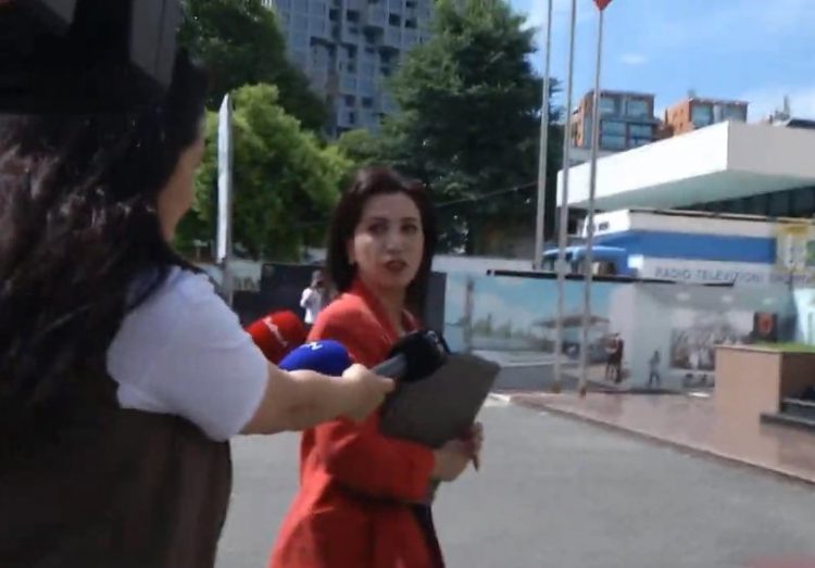 “Nuk ka qenë ndonjëherë kolegu im”/ Deputetët dhe ministrat “lajnë duart” me Dakon