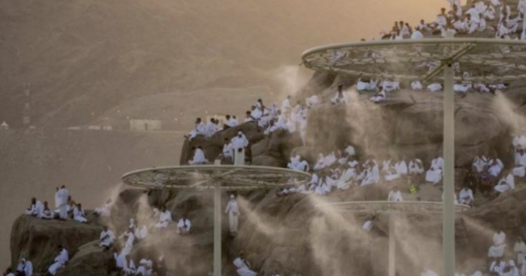 Zëri i Amerikës: Pse falja në Malin Arafat është maja shpirtërore e pelegrinëve myslimanë?