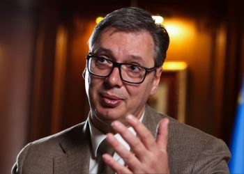 Vuçiç bisedon me Blinkenin për tensionet në veri të Kosovës