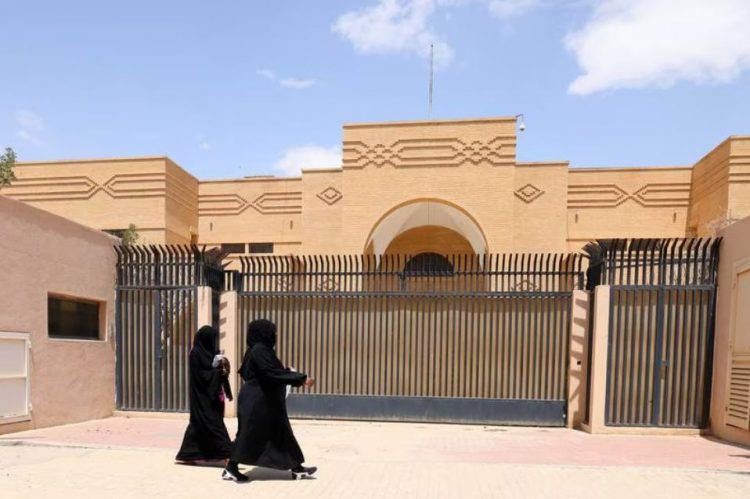 Irani rihapi ambasadën në shtetin aleat të SHBA-së