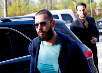 Andrew Tate akuzohet për dhunim dhe trafikim me njerëz