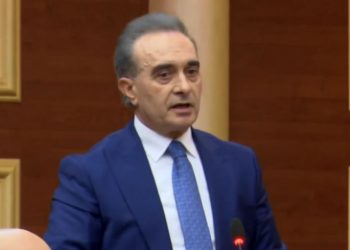 Luan Baçi akuzon qeverinë: Nxirrni dy-tre deputetë dhe talleni me fermerët