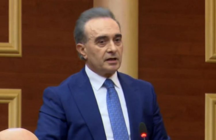 Luan Baçi akuzon qeverinë: Nxirrni dy-tre deputetë dhe talleni me fermerët