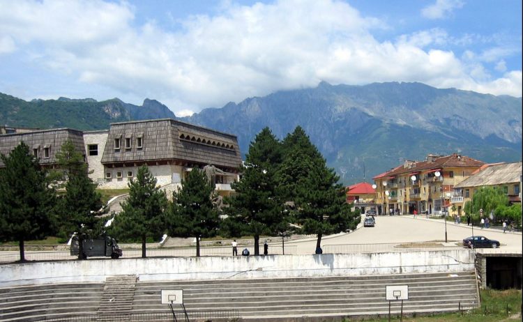 Të shtëna me armë zjarri në Tropojë, dyshohet për të plagosur