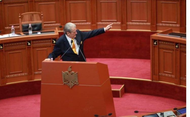 Berisha: Po ‘Gjushit të Tiranës’ pse nuk i hyn gjemb në këmbë?