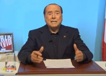 Berlusconi shtrohet sërish në San Raffaele, Salvini bën shaka me të