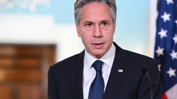 Blinken shpreson që ofensiva ukrainase do të detyrojë Putinin të negociojë