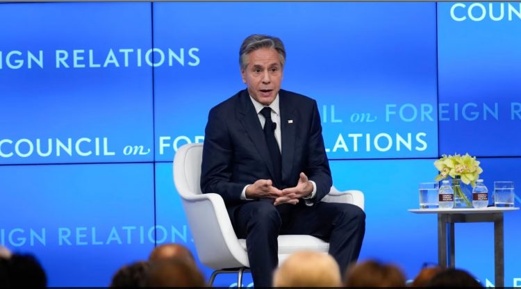 Blinken tenton të ulë ‘gjakrat’: Synojmë marrëdhënie paqësore me Kinën, s’i shkëpusim lidhjet ekonomike