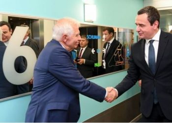 Kurti: Policia s’mund të tërhiqet pa u tërhequr ekstremistët