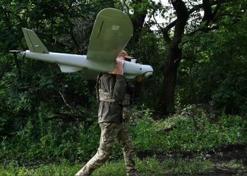 Britania mbështetë lehtësimin e anëtarësimit të Ukrainës në NATO