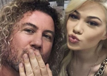 Keisi zbulon kë ka puthur te Kepi i VIP-ave, Sabiani i jep “leje”: Puthuni prapë