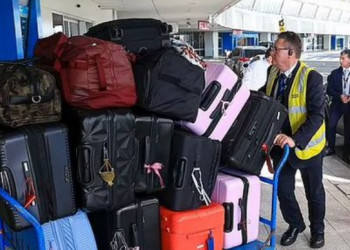 Me 14 valixhe në udhëtim, këngëtarja e njohur shqiptare bën lëmsh aeroportin