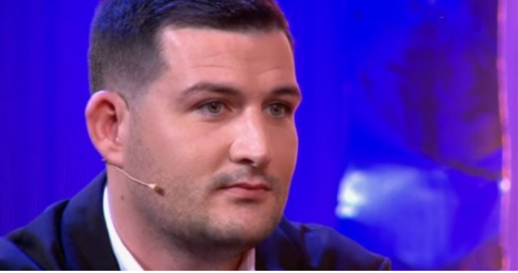 “Më ndjek çdo moment me GPS”, kush është gruaja që “përndjek” Arbër Hajdarin?