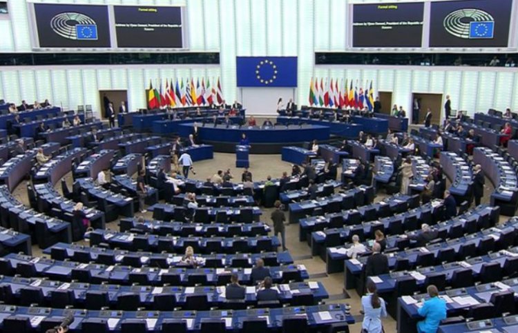 HISTORIKE/ Vendoset për herë të parë himni i Kosovës në Parlamentin Evropian (VIDEO)