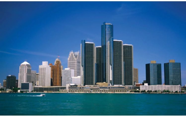 Detroit do të furnizojë 100% të ndërtesave komunale me energji diellore