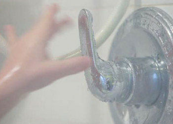 “Përmirëson qarkullimin e gjakut dhe…”/ Ja avantazhet nga dushi me ujë të ftohtë