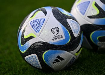 GOLASSSOO!!!!!!! Asllani na dhuron një perlë