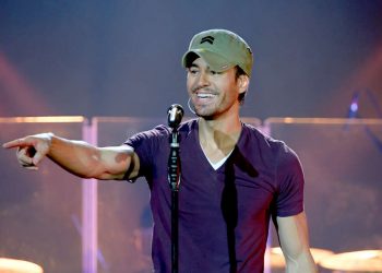 Pavarësisht çmimeve apo videoskandaleve, kryeministri Rama gjen kohë edhe për koncerte