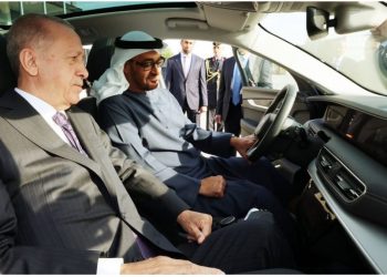 Erdogan i prezanton makinën e prodhuar në Turqi homologut arab