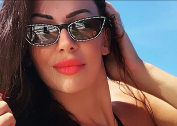 Modelja shqiptare i vë flakën internetit me fotot e saj “hot”