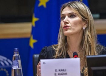 Eurodeputetja greke e akuzuar për korrupsion rikthehet në PE por…
