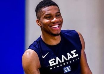 Mënyra “origjinale” e Antetokounmpo për të zgjedhur atletet… i nuhat ato (VIDEO)