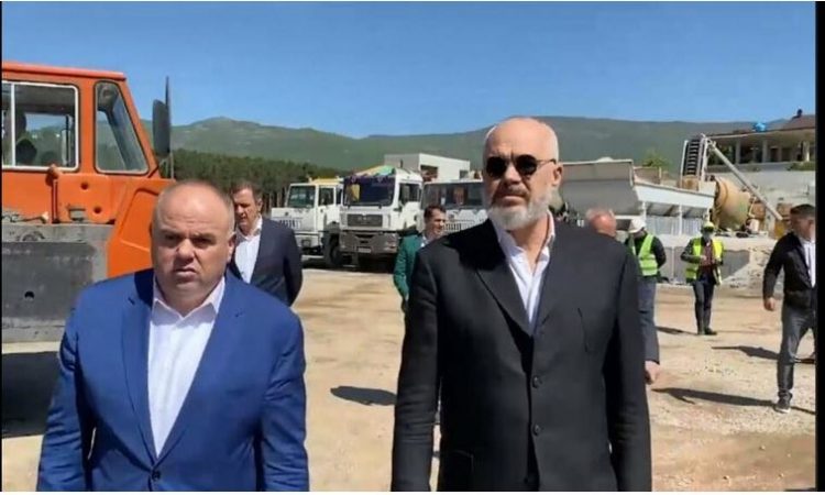 Skandali seksual i Gjicit zbuloi pushtetin që i konsideron qytetarët më pak se qentë e rrugëve