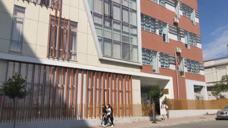 Tentuan të vrasin të riun, Gjykata e Elbasanit merr vendim për 2 të rinjtë