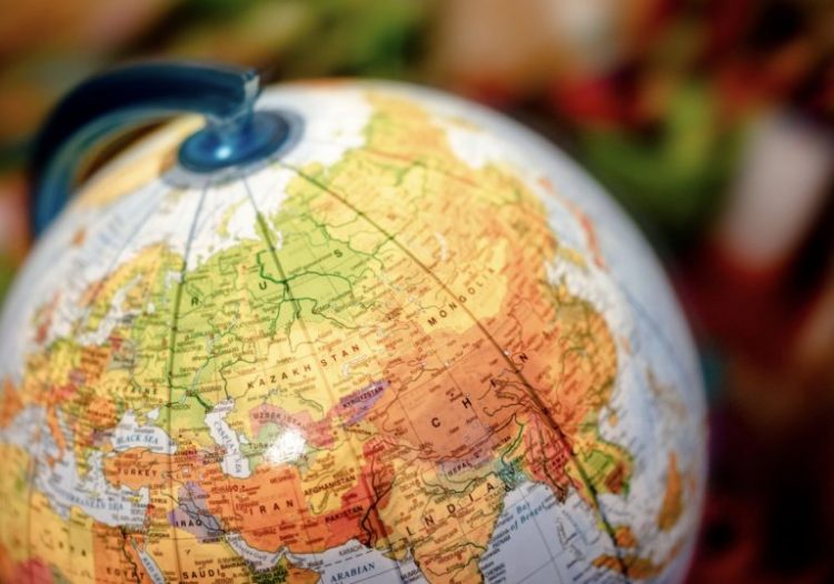 Beteja për Euroazinë: Kina, Rusia dhe aleatët e tyre autokratë përballë aleancës së drejtuar nga SHBA