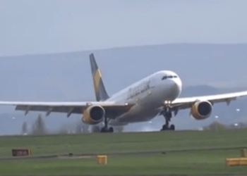 Pasagjeri pretendon se ka vrarë gruan, avioni bën ulje emergjente