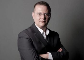 Hoxha qetëson ‘të revoltuarit’ nga dhuna e Bashës: Mos u mërzisni për një shkelm