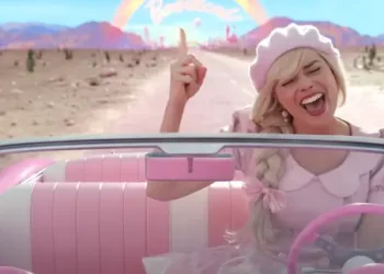 FOTO/ “Barbie” shqiptare, ngjashmëria me kukullat bionde