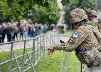 Nuk reaguan kur u sulmuan, por KFOR-i dënon dhunën ndaj gazetarëve në veri