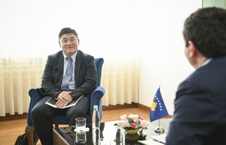 Kurti fton kompaninë e njohur që të investojë në Kosovë