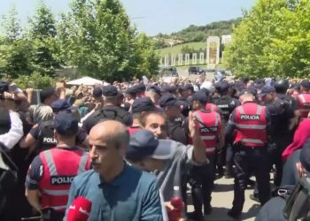 Analiza e VOA: Kontrolli në kampin e MEK, pas dyshimeve për sulme kibernetike ndaj vendeve të treta