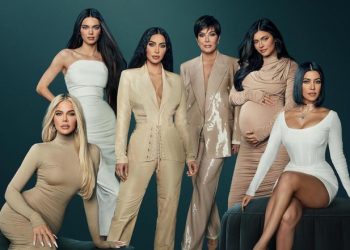 Shtatzënia e Kourtney-t “nuk i intereson” pjesëtareve të tjera të familjes