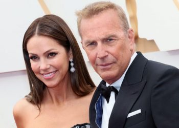 Costner i kërkon gjykatës që të detyrojë ish-gruan e tij të largohet nga shtëpia