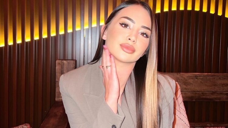 Kiara Tito mahnit me pozat e reja nga Turqia