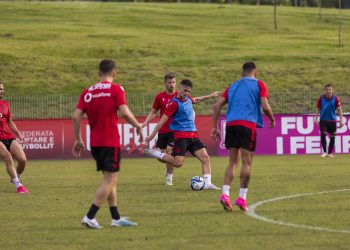 EURO 2024 / Kombëtarja zhvillon seancën e dytë, Sokol Cikalleshi i bashkohet stërvitjes