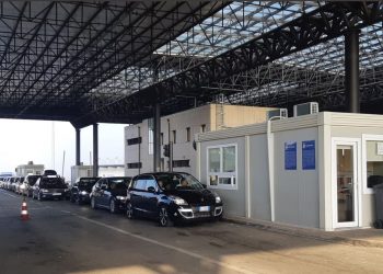 Kurti merr masa, ndalohet hyrja në Kosovë e makinave me targa serbe