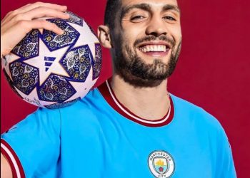 Manchester City zyrtarizon blerjen e Kovaçiç